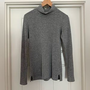 Aritzia Wilfred Free Ribbed Grey Turtleneck Size Medium